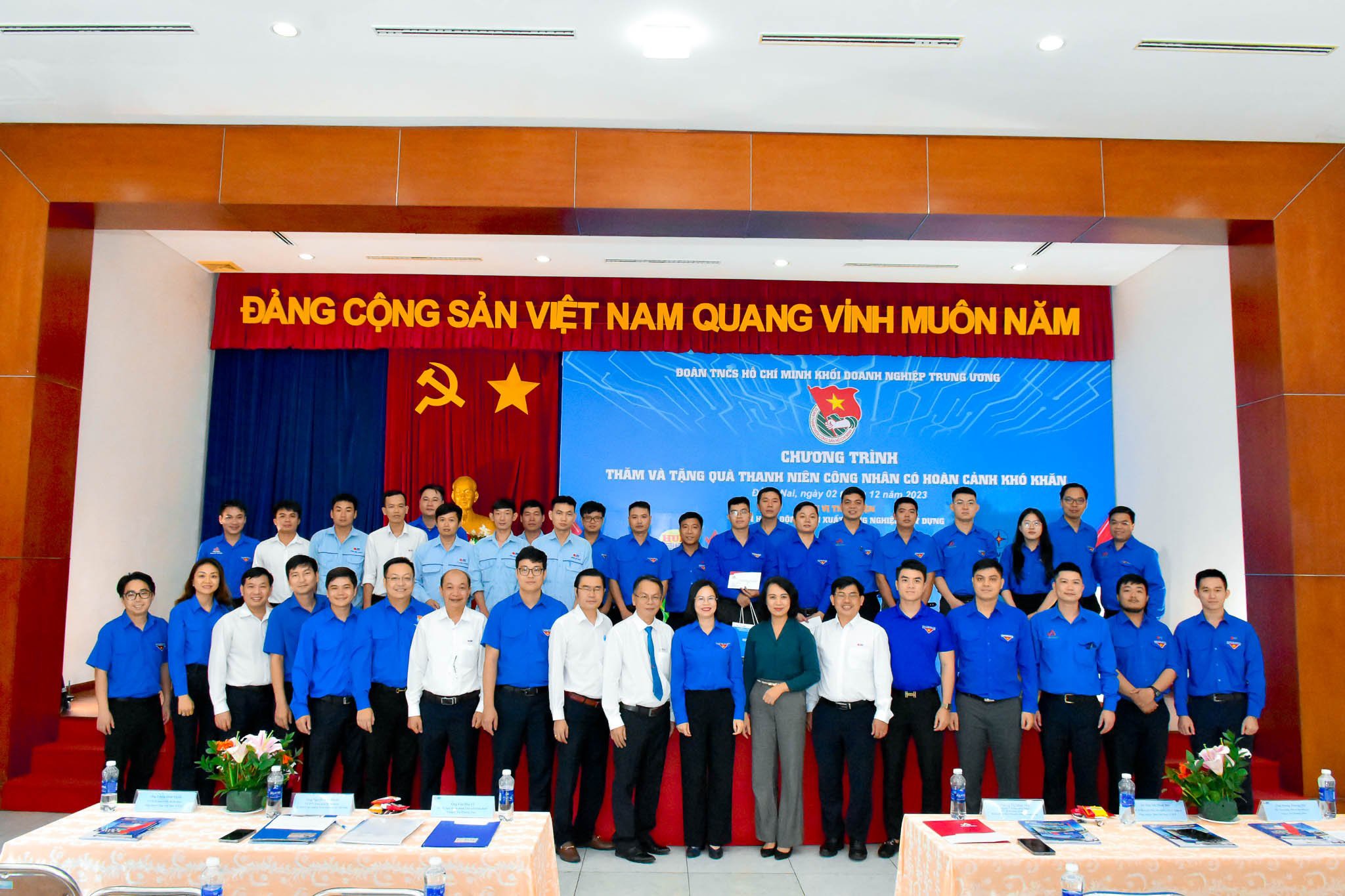 Đoàn Khối Doanh nghiệp Trung ương tham quan, làm việc Công ty Tôn Phương Nam, trao tặng quà thanh niên khó khăn của Đoàn thanh niên Tổng công ty Thép Việt Nam – CTCP