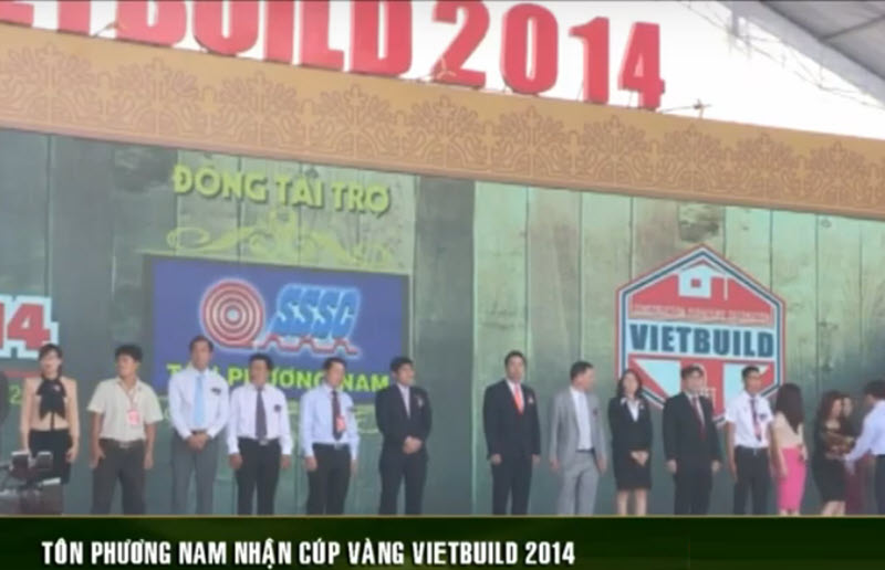 Tôn Phương Nam nhận cúp vàng Vietbuild 2014